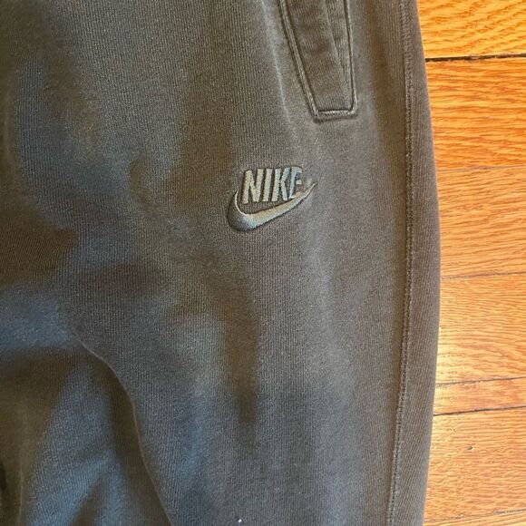 modern nike pants - Picture 2 of 8
